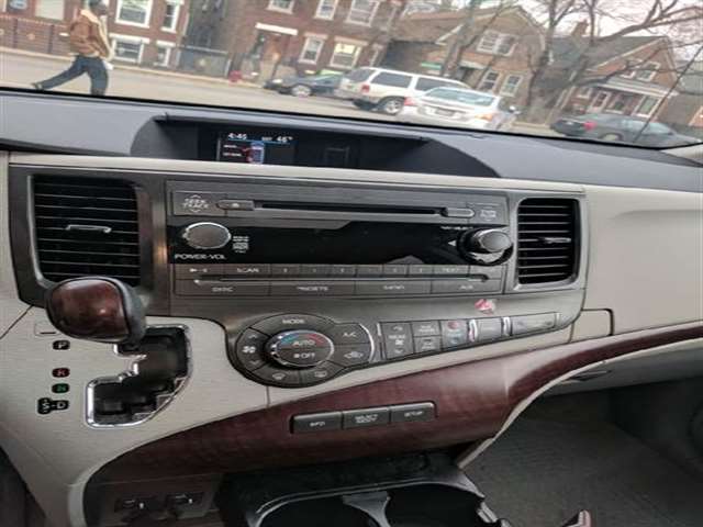 Toyota Sienna 2013 photo 13